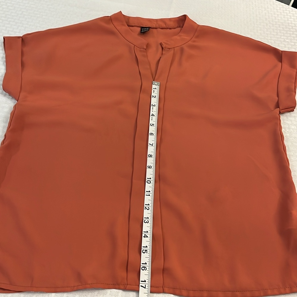 Shein Blouse. Built in short sleeves. Sz Med. 100% Poly. Never worn. Auburn - Picture 8 of 9